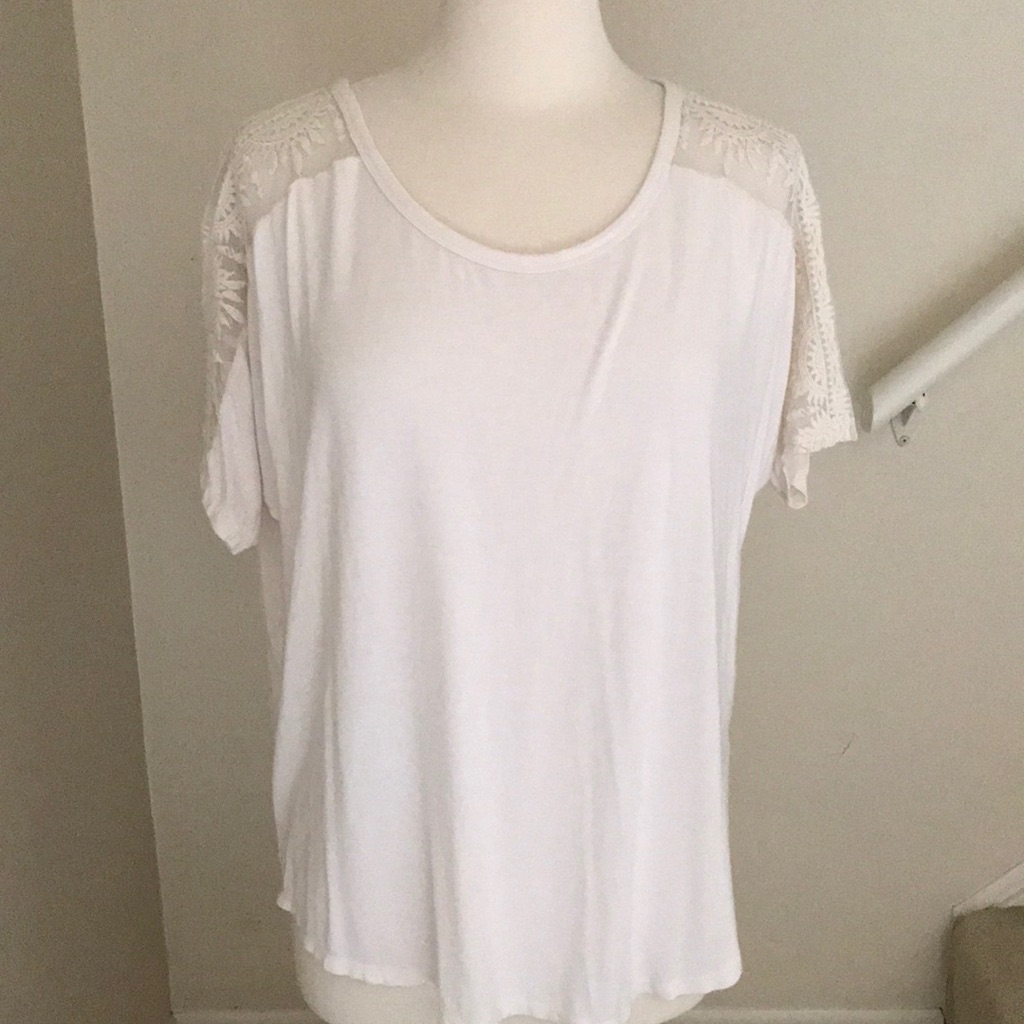 Off White Top. Large.